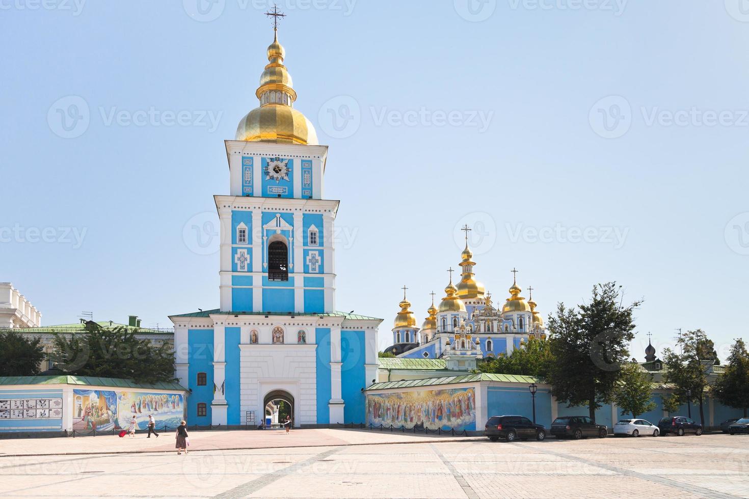 st. il monastero a cupola dorata di michael a kiev foto