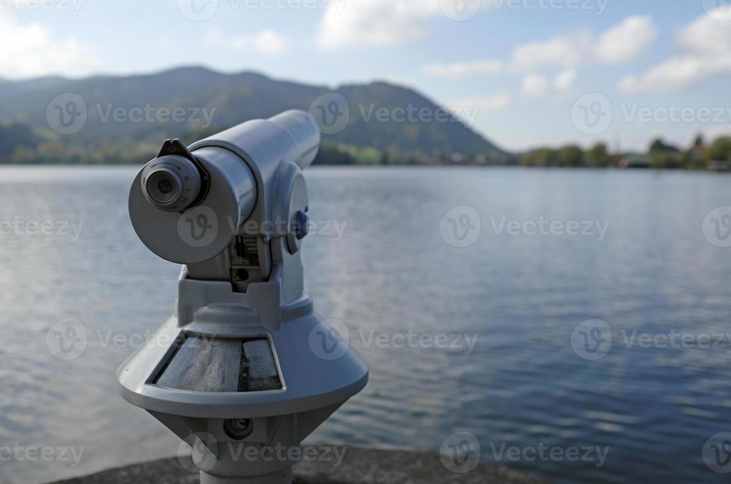 telescopio a il lungomare di lago Schliersee nel Baviera, Germania foto