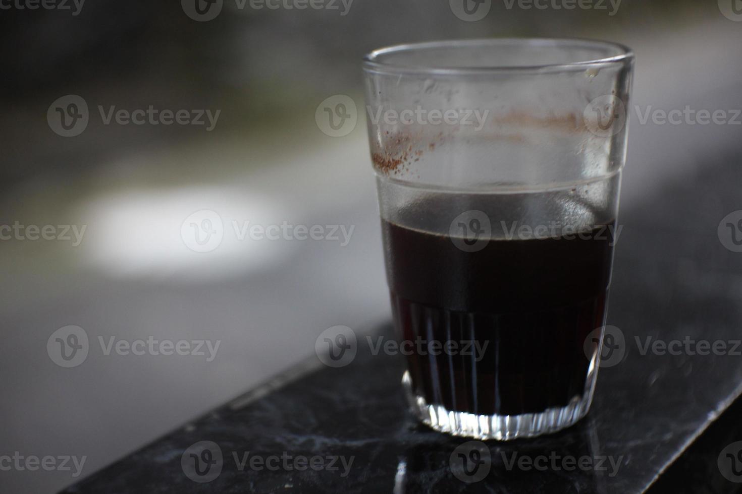 nero caffè nel un' bicchiere tazza, casa caffè. foto