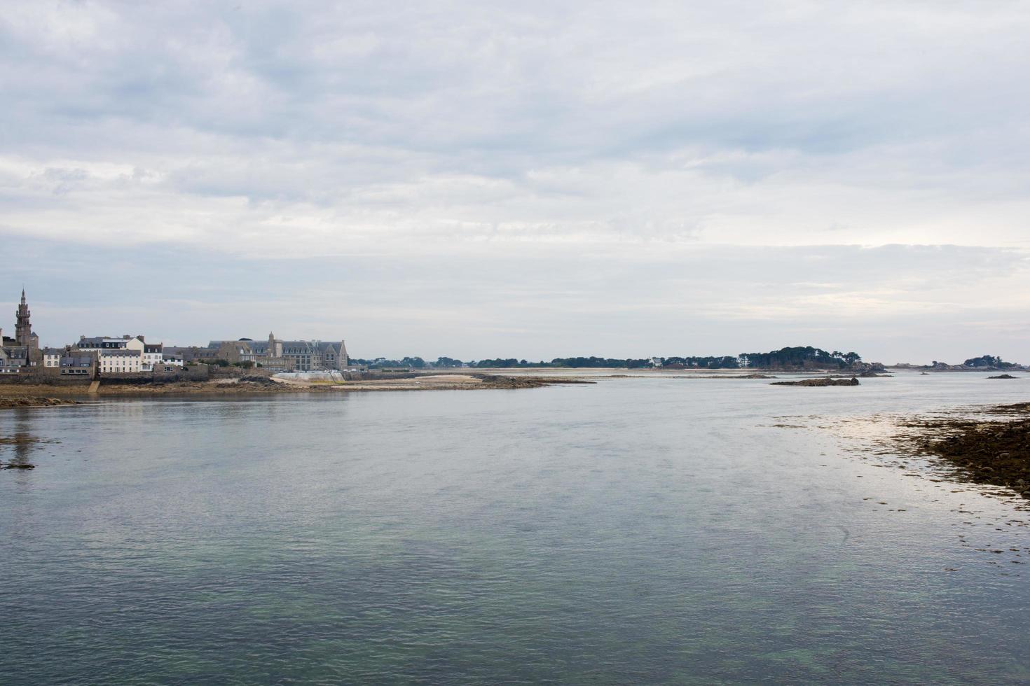 bellissimo Visualizza di Roscoff a partire dal il ponte. Francia foto