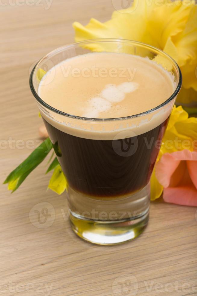 caffè espresso con fiore foto