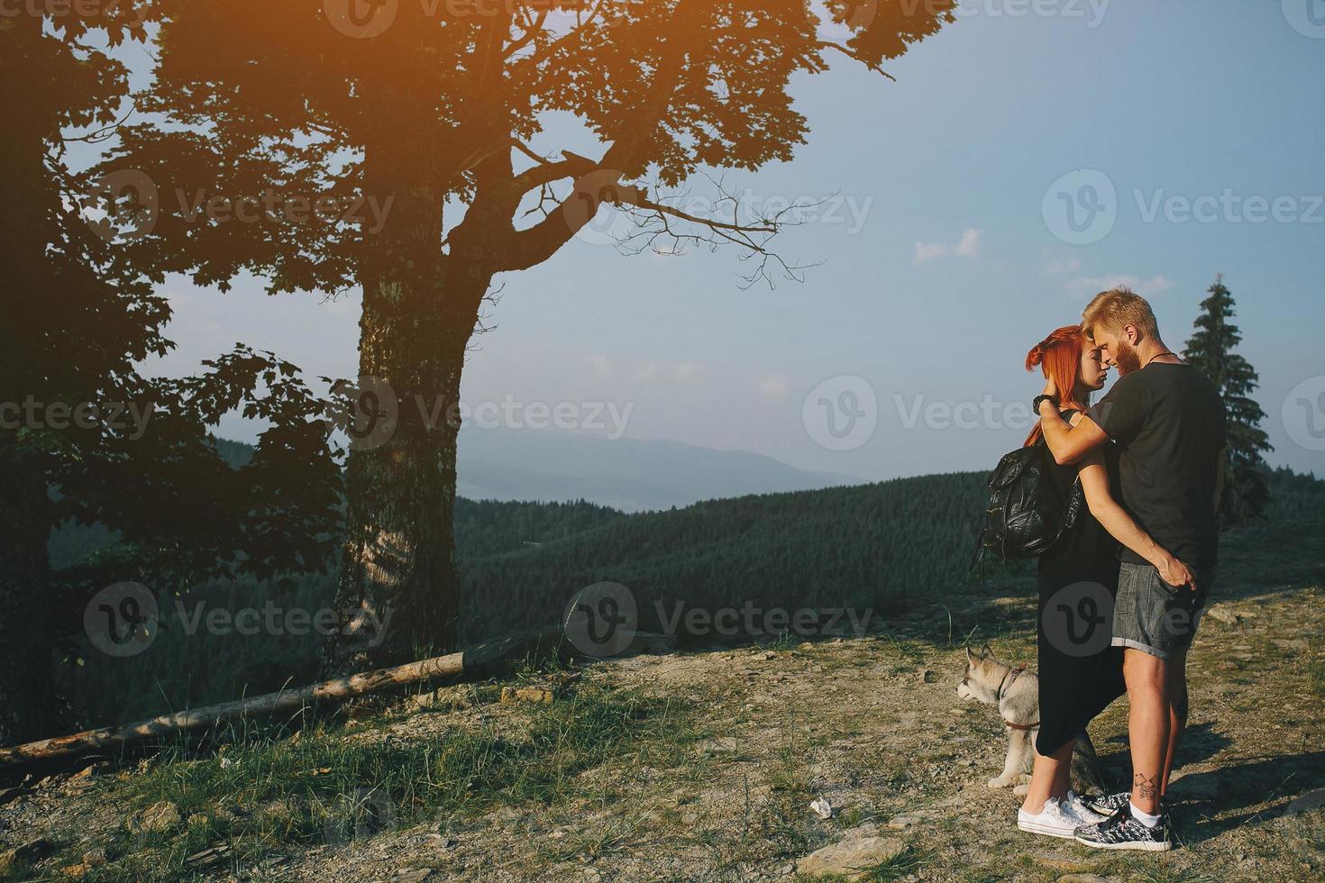 foto di un' coppia nel il montagne