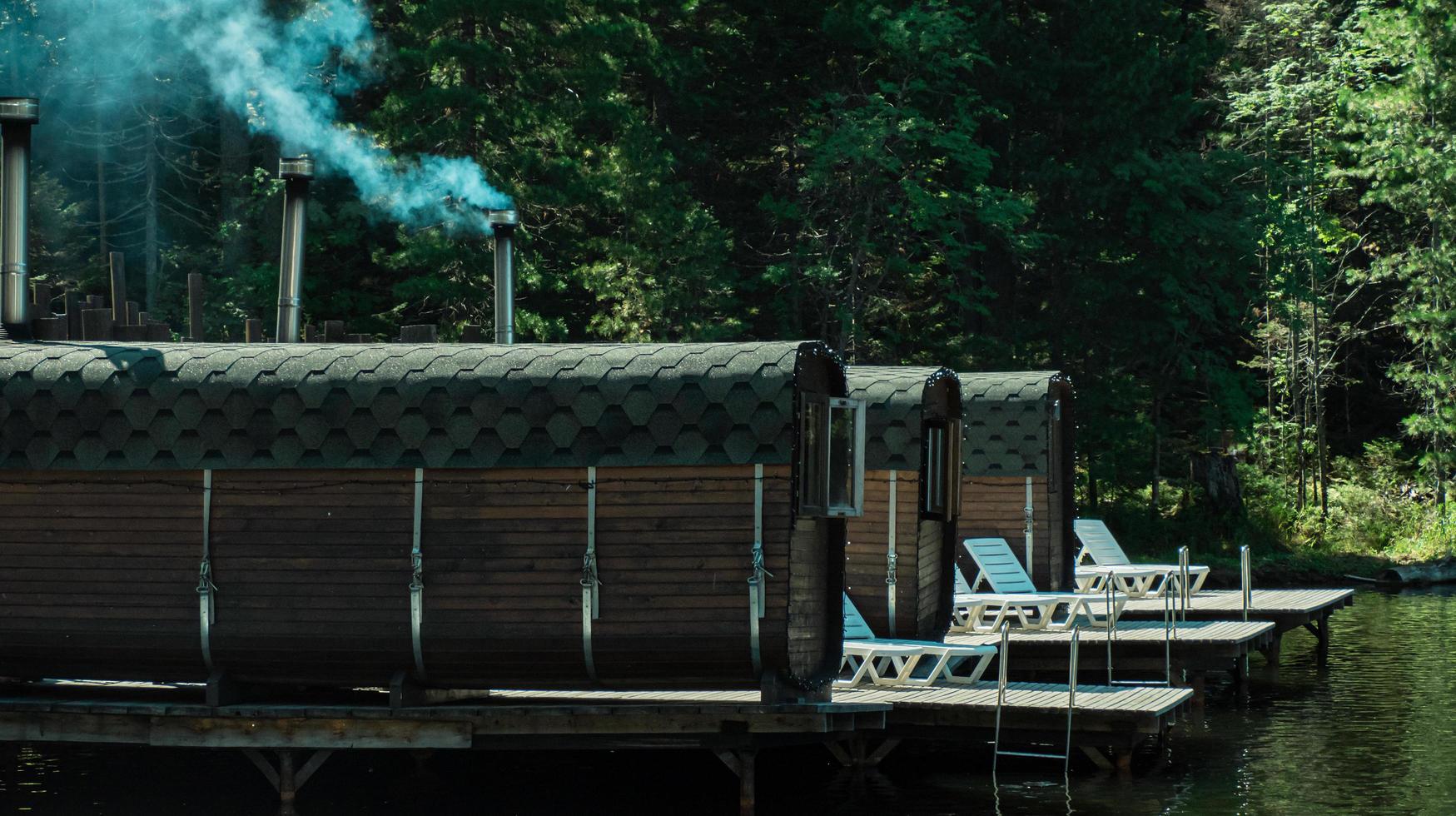 Russia, villaggio di vydrino, settembre 12, 2022 , caldo laghi, acqua bagni foto