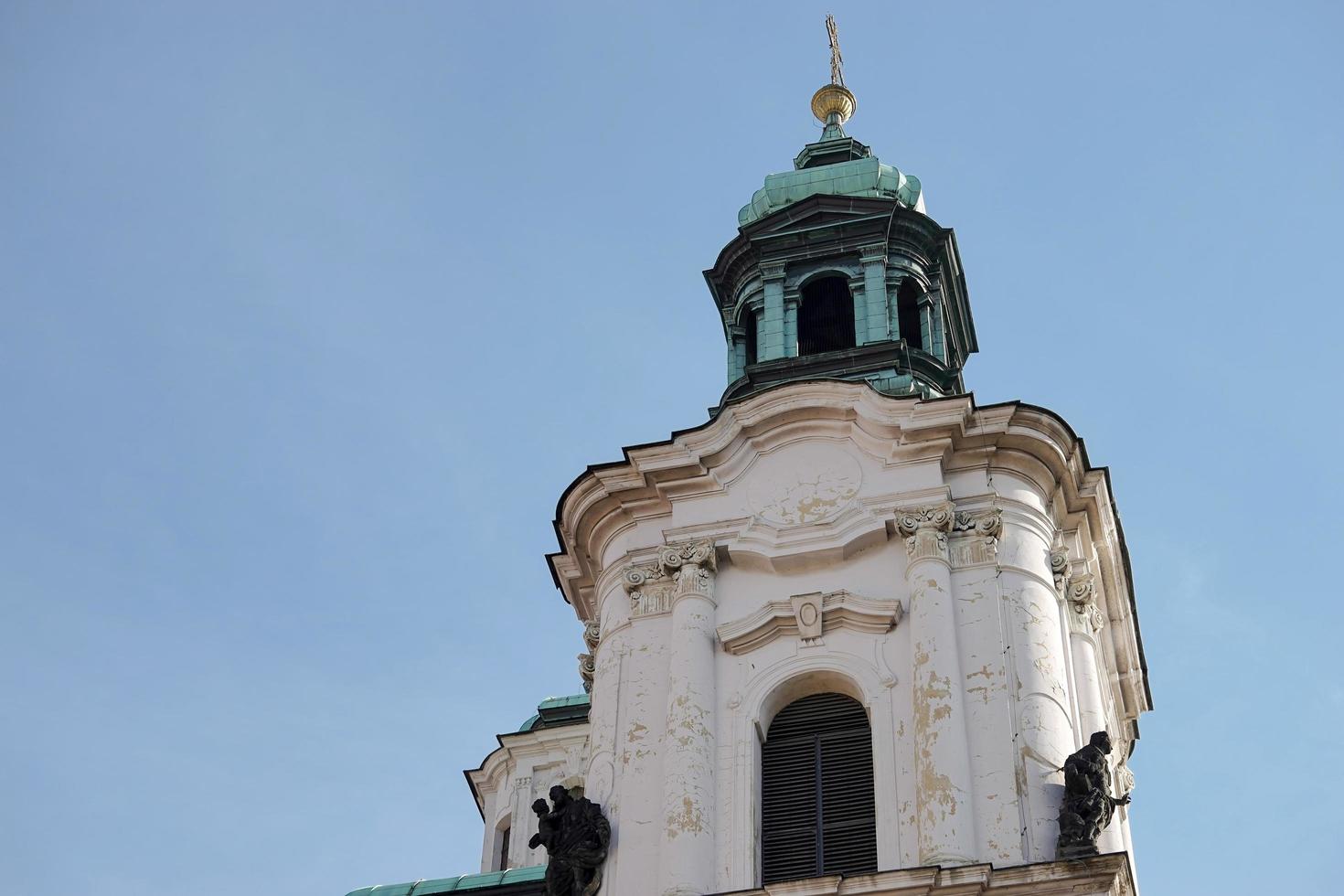 praga, ceco repubblica, 2014. uno di il torri di st Nicholas Chiesa nel praga foto