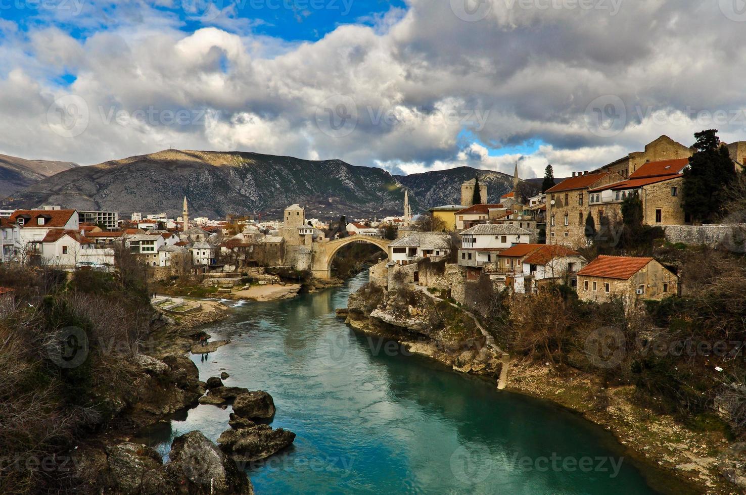 paesaggio urbano e paesaggio della città vecchia di Mostar foto