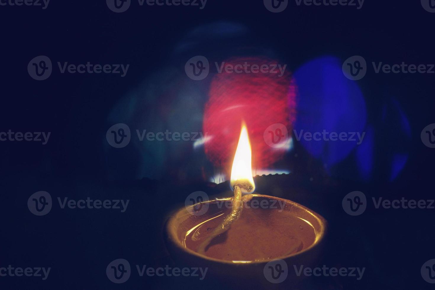 lampada ad olio nel festival di diwali, india. foto