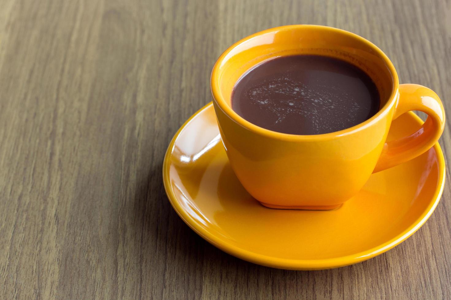 tazza di caffè sul tavolo foto