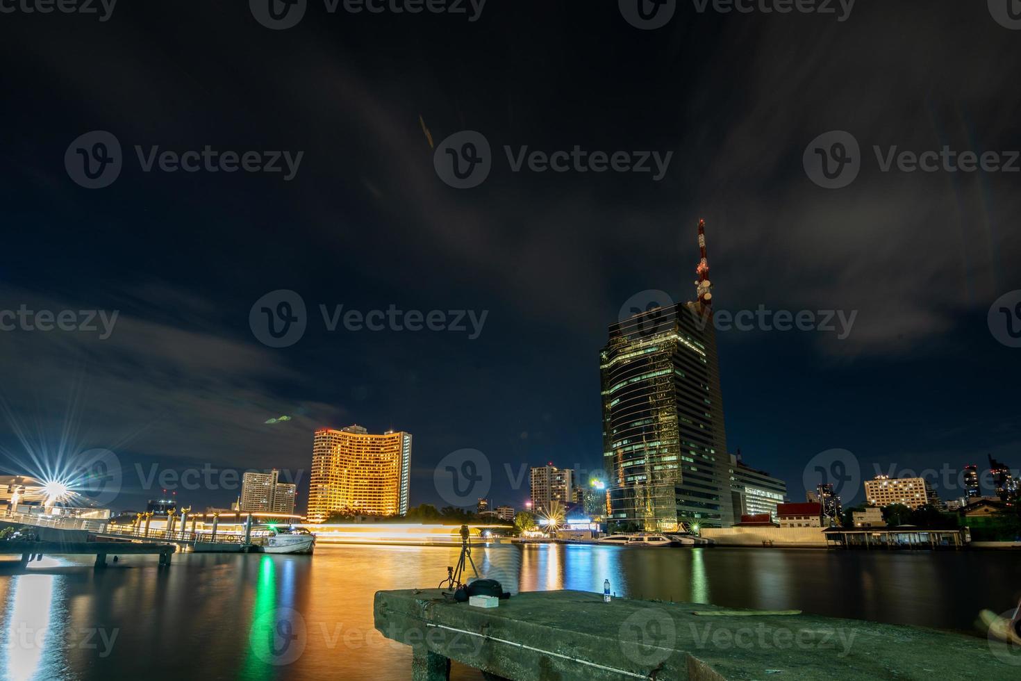 chao Phraya fiume Visualizza a notte foto