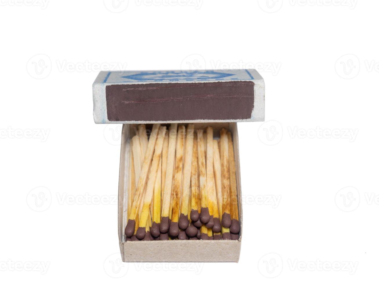 scatola di fiammiferi su un' bianca sfondo. fiammiferi nel il scatola. foto