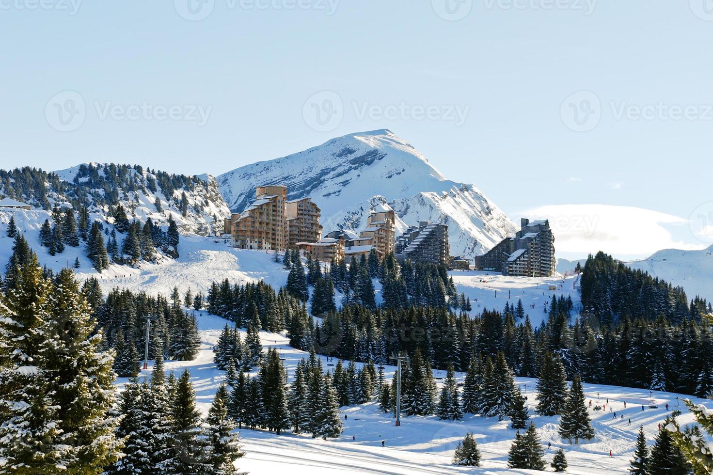 Visualizza di avoriaz montagna cittadina nel Alpi foto
