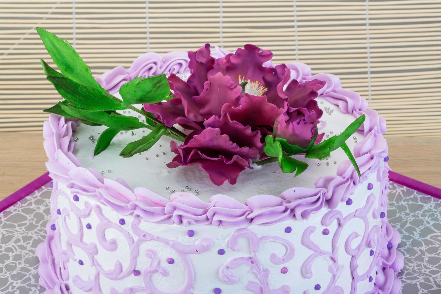 torta nuziale con fiore foto