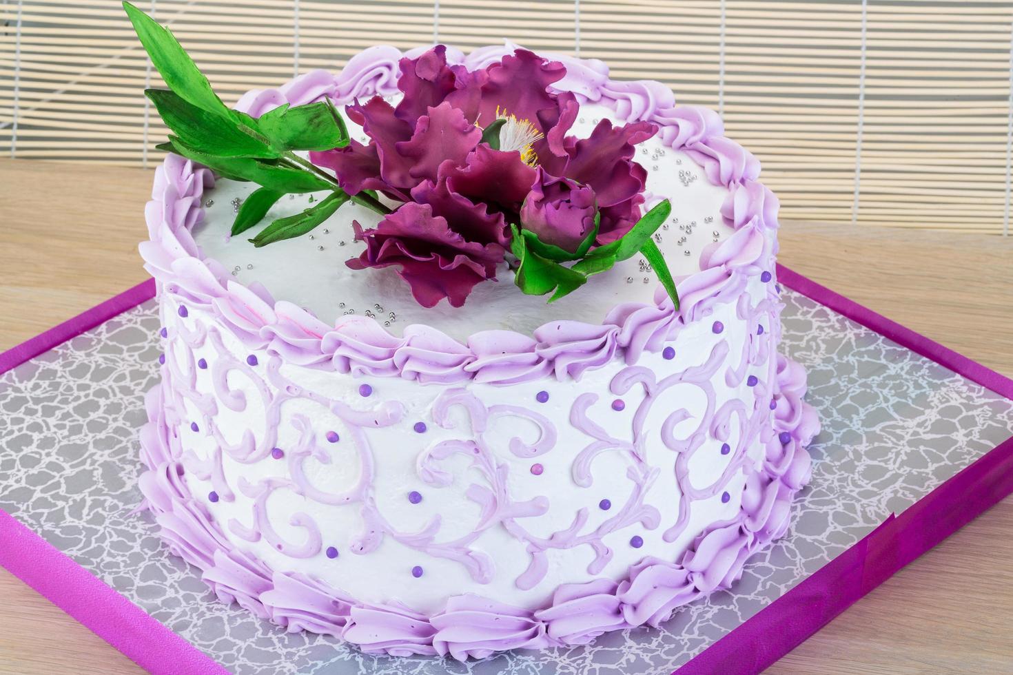 torta nuziale con fiore foto