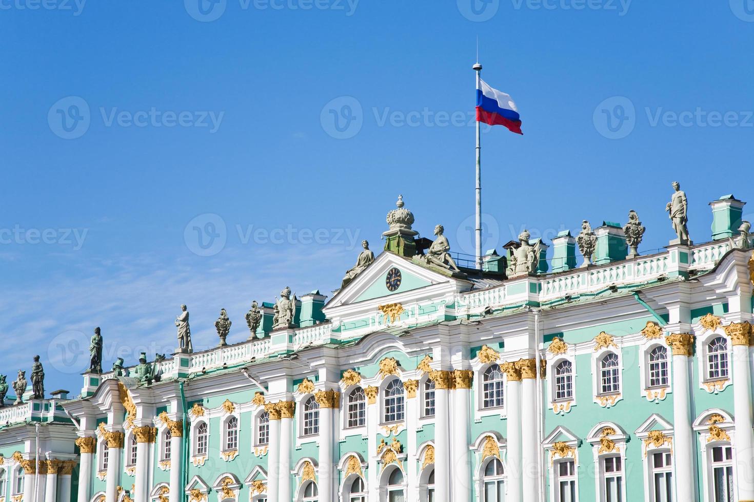 russo stato bandiera su inverno palazzo, santo pietroburgo, Russia foto