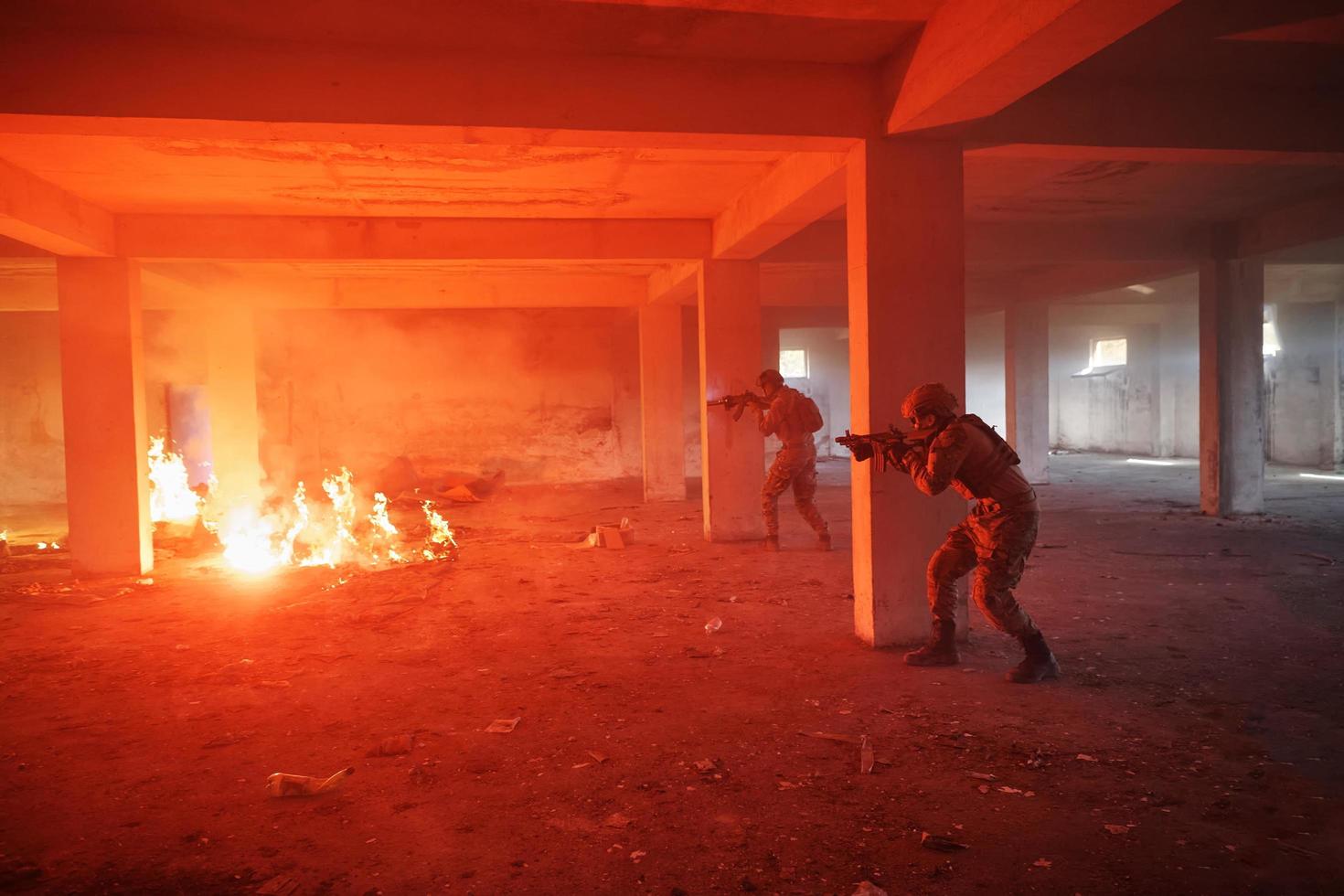 militare truppe nel azione urbano ambiente foto