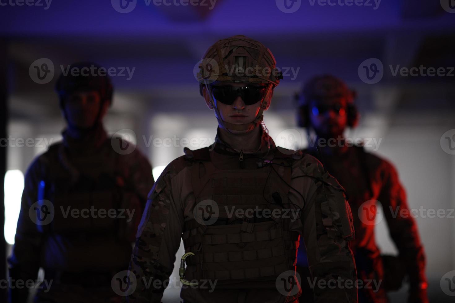 militare soldati nel campo foto