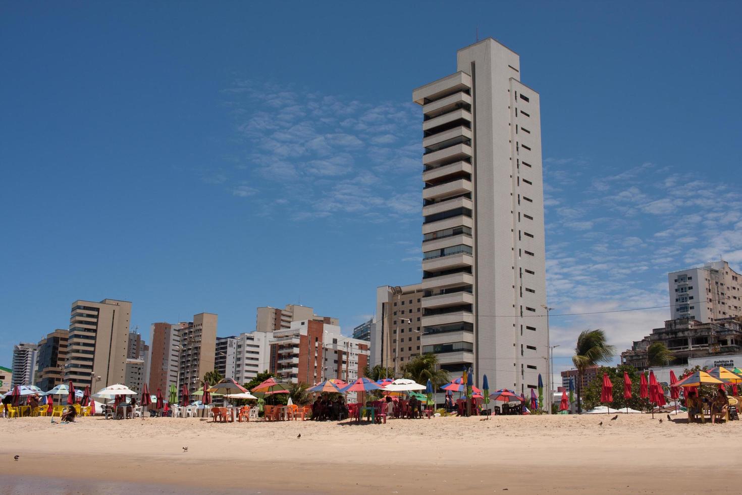 fortaleza ceara, brasile, settembre 13 2022 un' allungare di spiaggia nel fortezza, brasile conosciuto come iracema spiaggia nel il meirele Quartiere foto