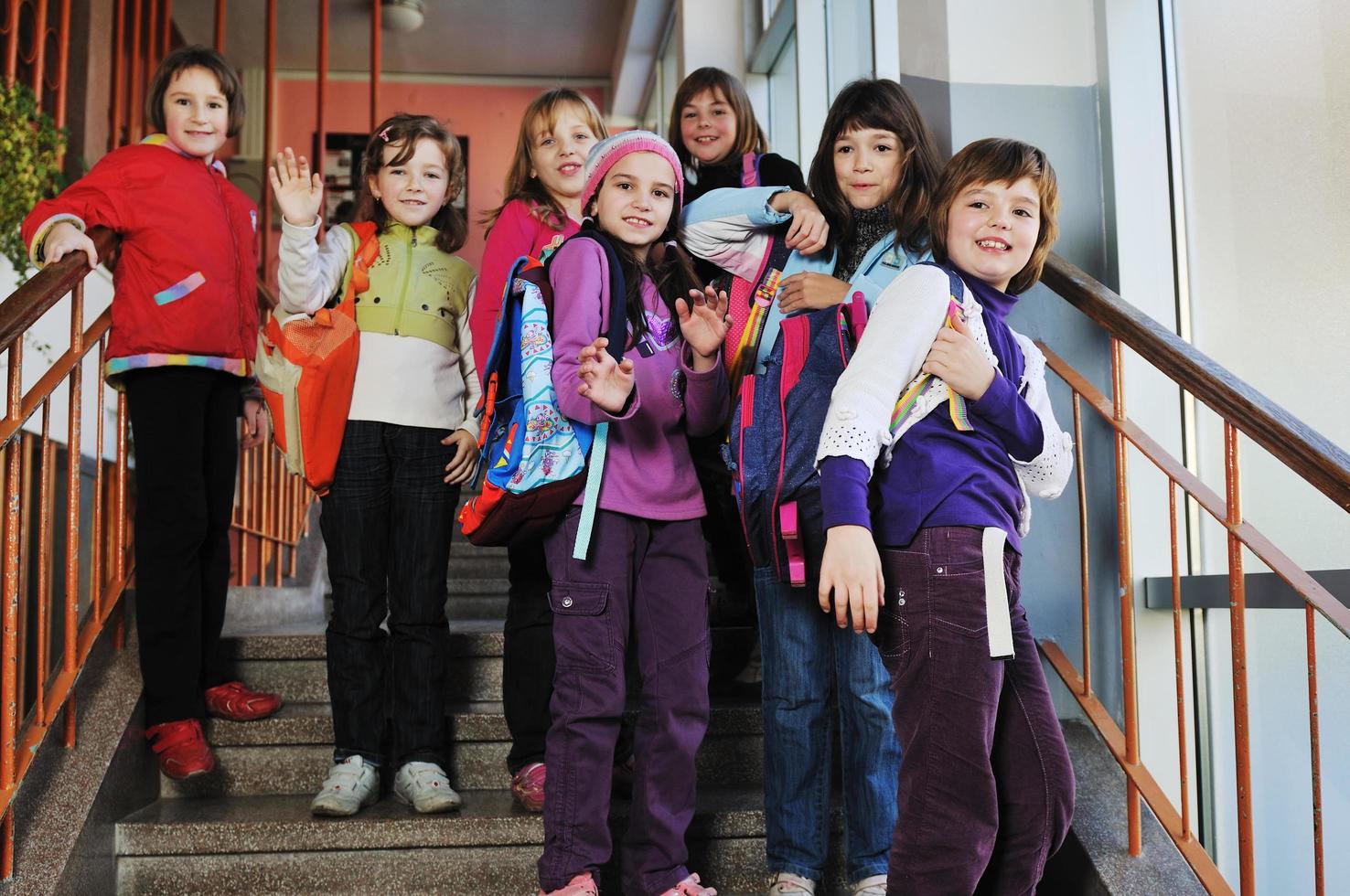 contento bambini gruppo nel scuola foto