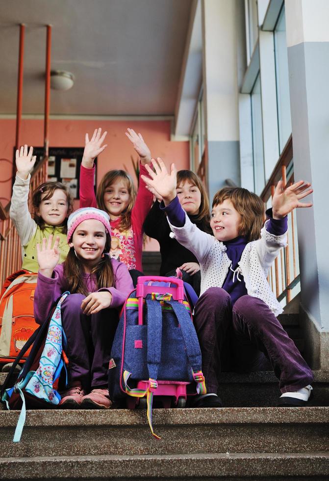 contento bambini gruppo nel scuola foto