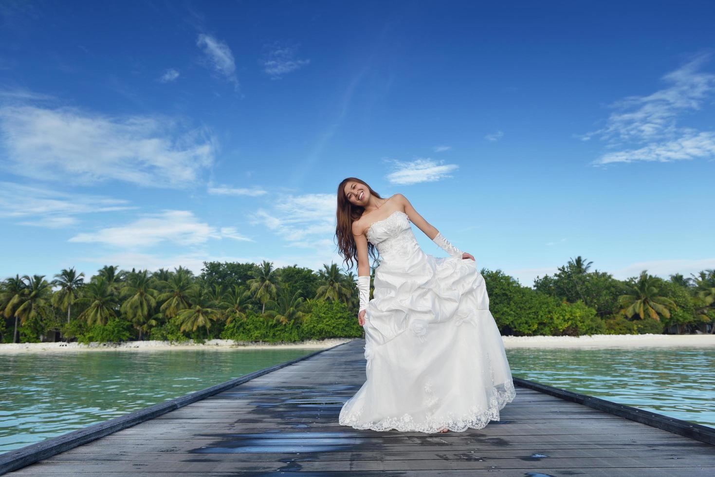 asiatico sposa su spiaggia foto