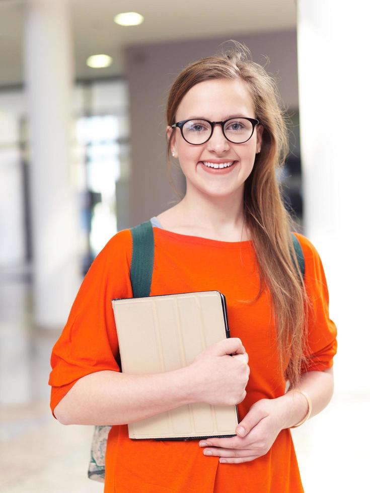 alunno ragazza con tavoletta computer foto