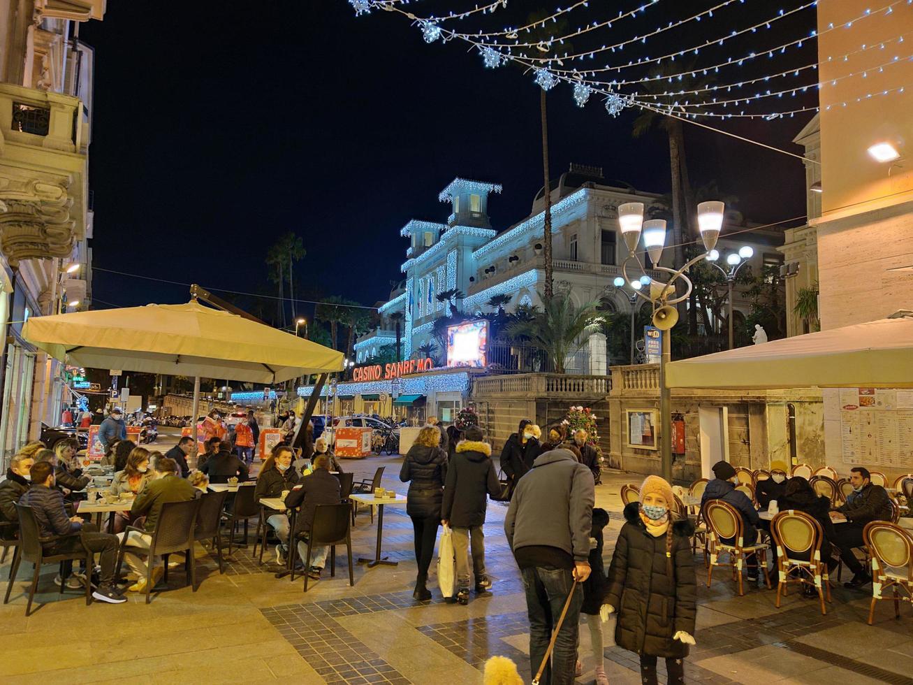 sanremo, Italia - dicembre 13, 2020 - casinò di sanremo a notte durante inverno stagione foto