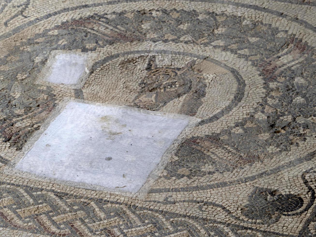 ripristino di antico romano mosaico di villa del casale, sicilia foto