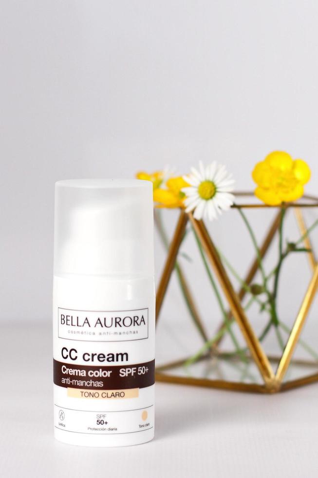 bella aurora cc cream spf 50, cosmetici per il viso, vitoria, spagna, 8 maggio 2022 foto