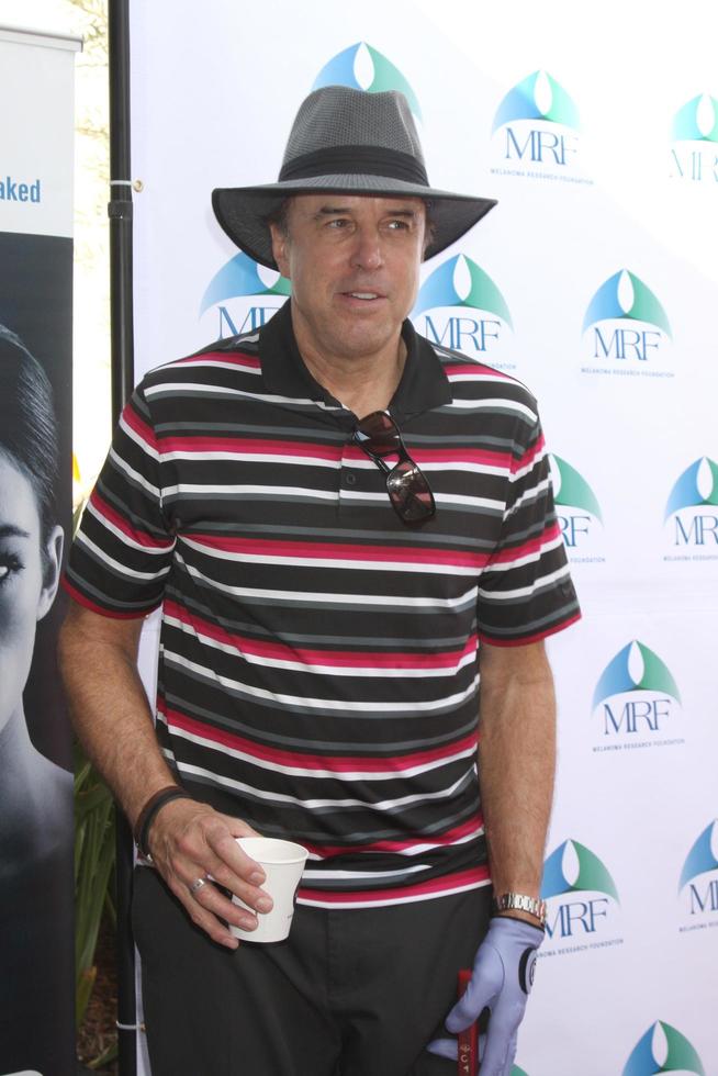 los angeles, nov 10 - kevin nealon alla terza celebrità annuale di golf classico a beneficio della fondazione di ricerca sul melanoma presso il golf club sul lago il 10 novembre 2014 a burbank, ca foto