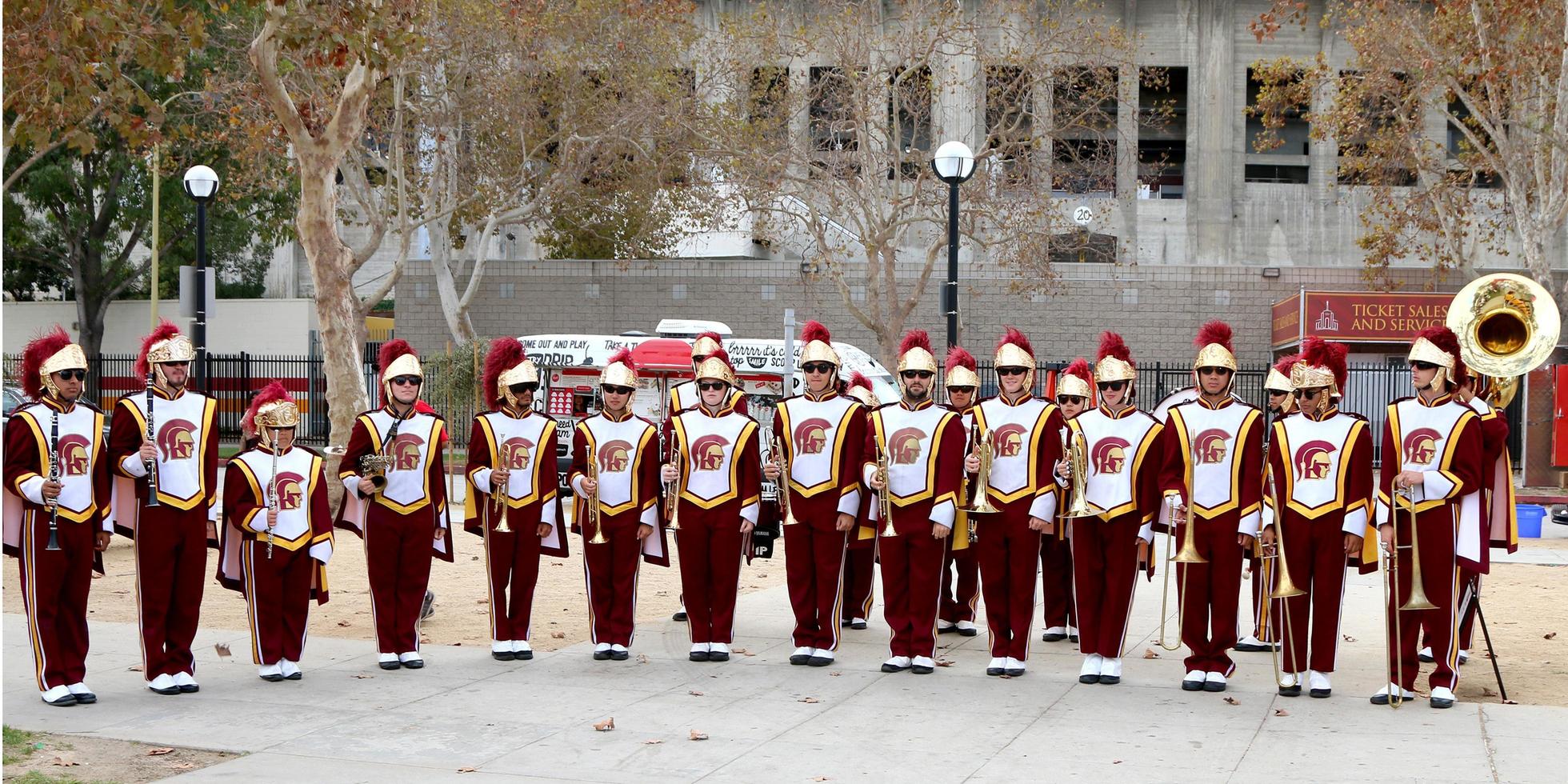 Los angeles, 16 ottobre - banda musicale usc all'associazione als golden west capitolo los angeles county a piedi per sconfiggere als all'exposition park il 16 ottobre 2016 a los angeles, ca foto