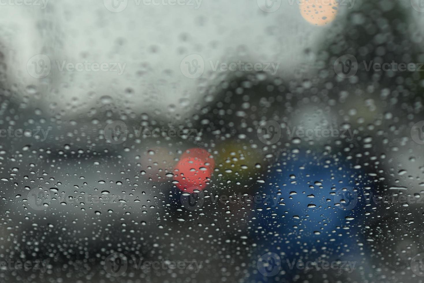 piove durante la guida, vista dall'interno foto