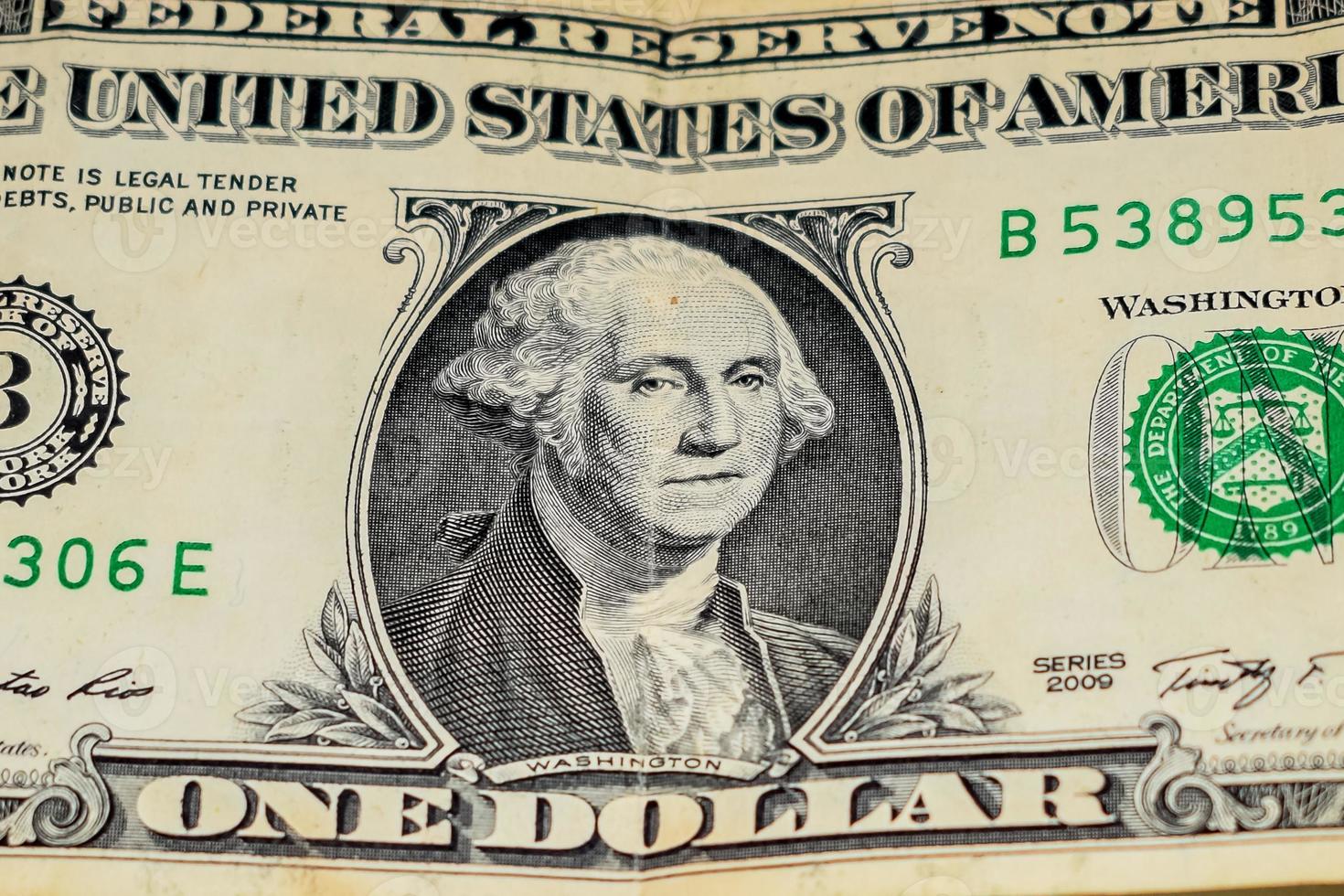 primo piano di un dollaro isolato su sfondo bianco, primo piano di un dollaro americano, ritratto del defunto presidente degli Stati Uniti del compianto George Washington foto