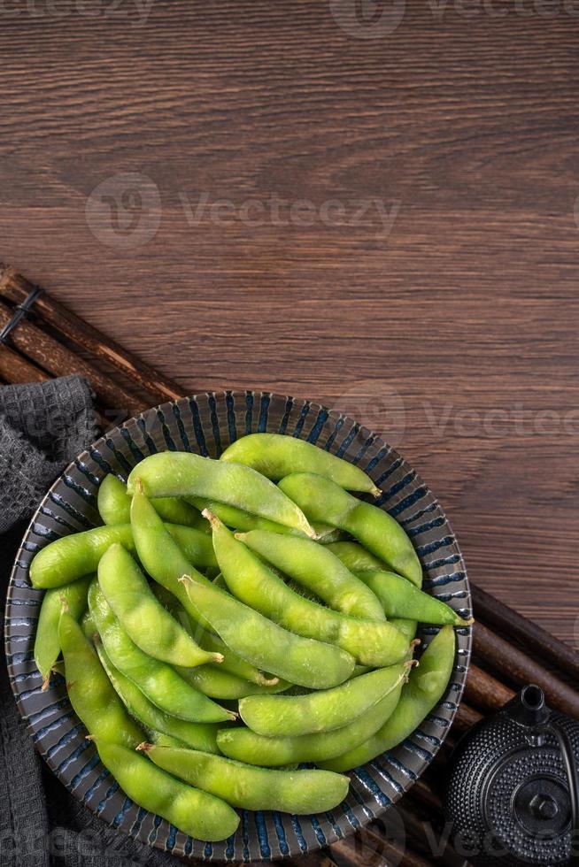 vista dall'alto di edamame bollito fresco con spazio di copia. foto