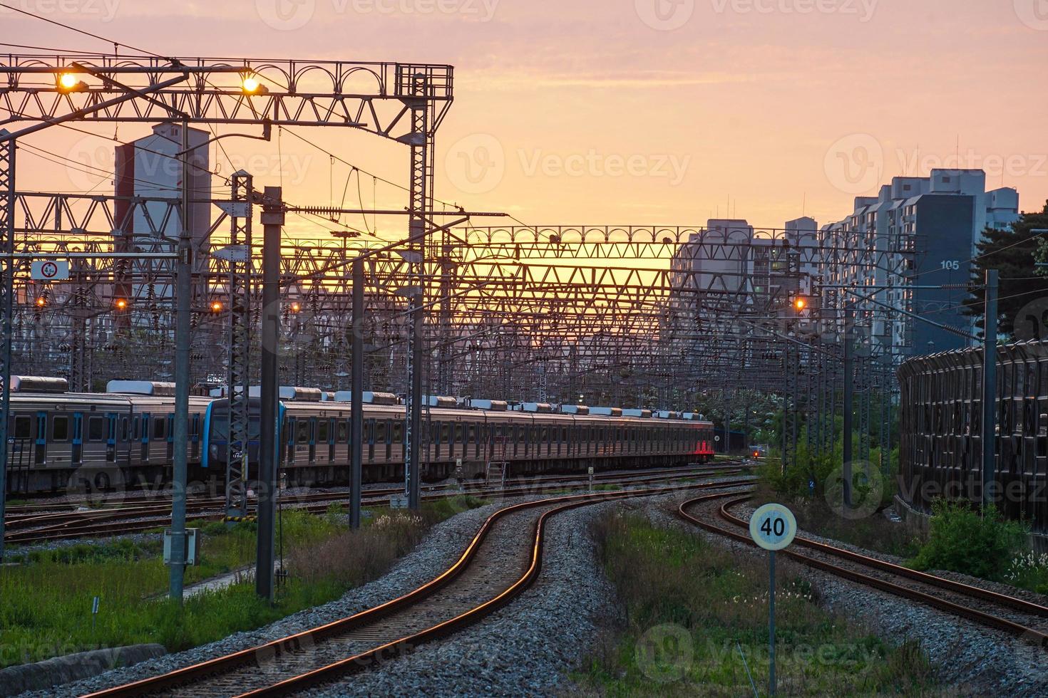 scenario al tramonto della stazione di seodongtan in corea foto