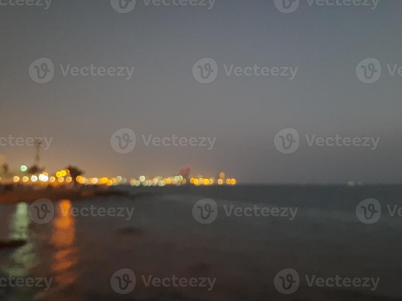 bellissimo sera a jeddah, corniola. il jeddah corniche, anche conosciuto come il jeddah lungomare, è un' costiero la zona di il città di jeddah, Arabia arabia. collocato lungo il rosso mare. foto