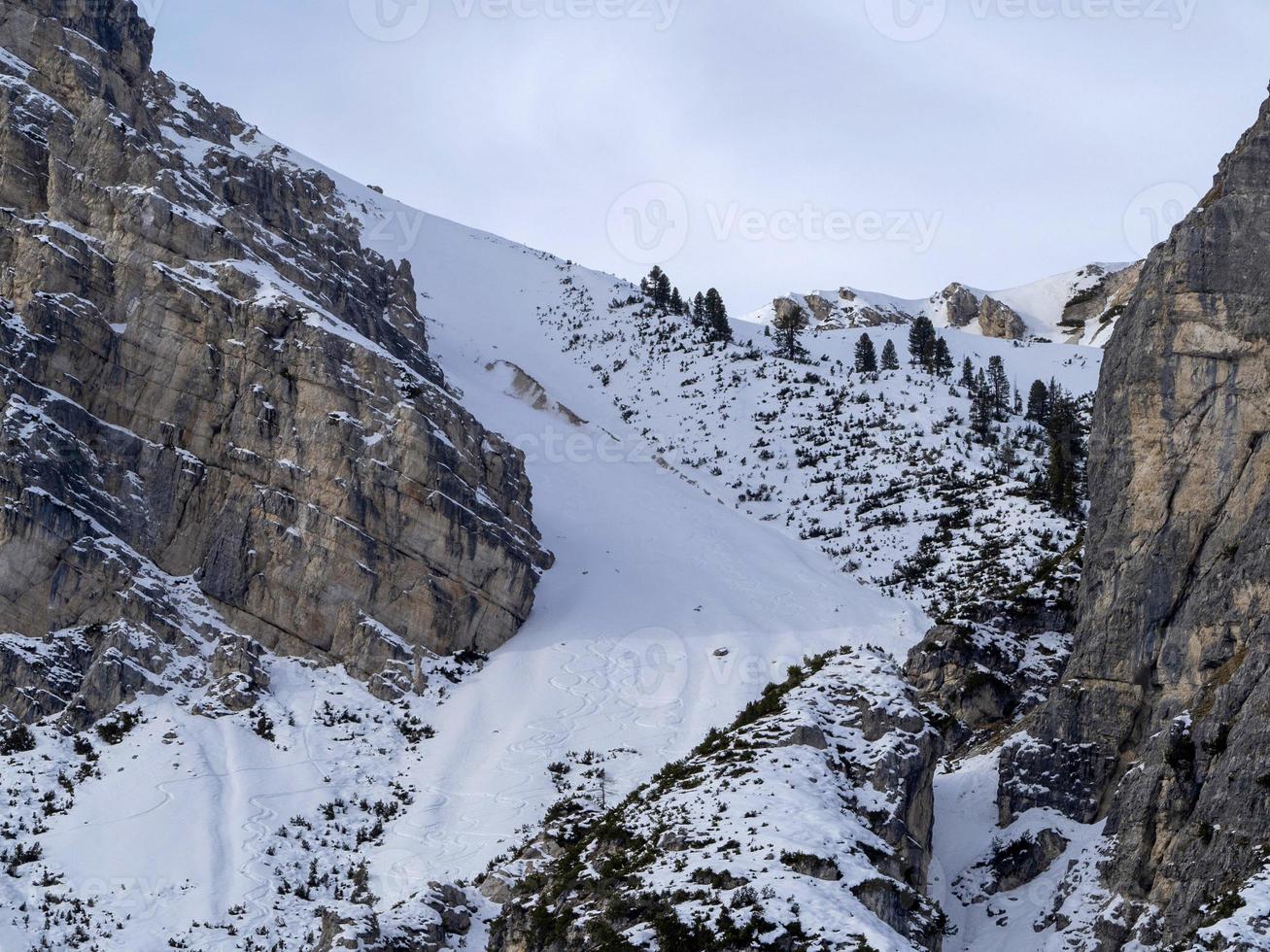 fanes montagna dolomiti nel inverno panorama foto