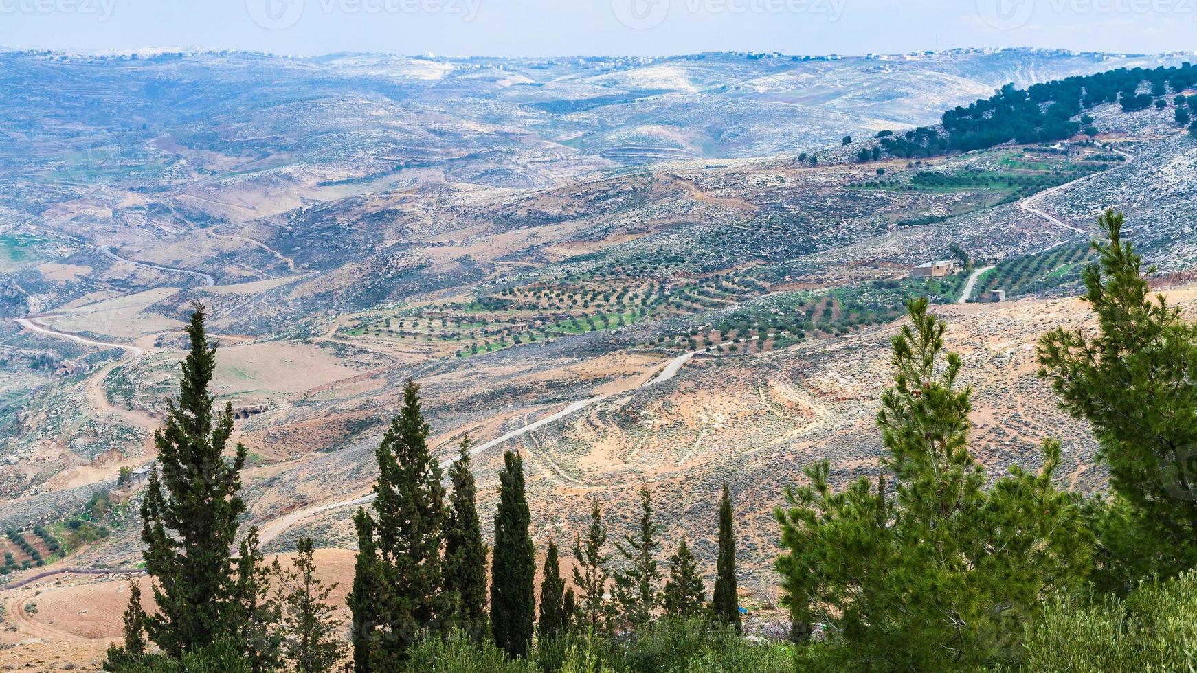 panorama promesso terra a partire dal montare nebo nel inverno foto