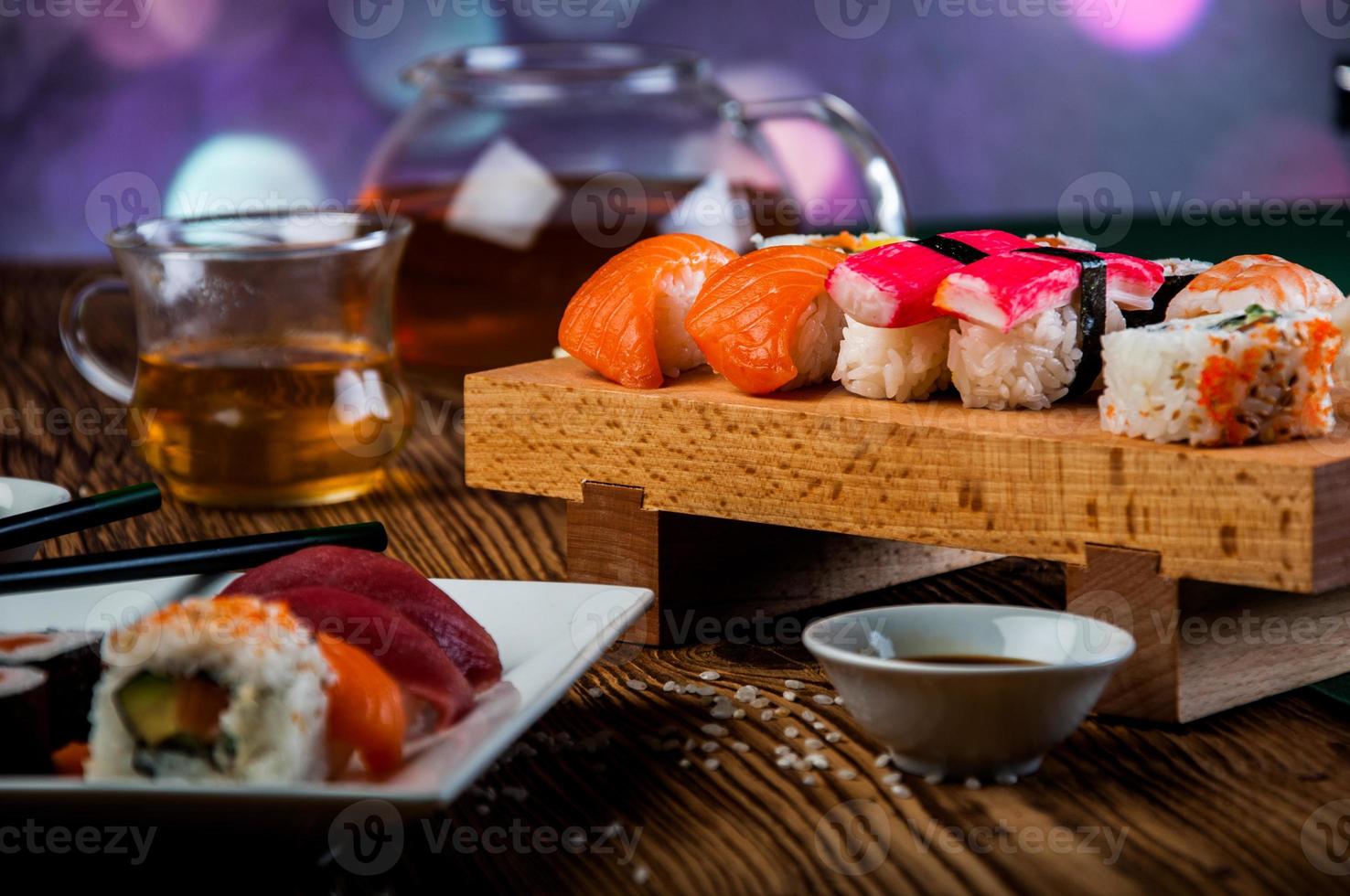 frutti di mare giapponesi, set di sushi foto