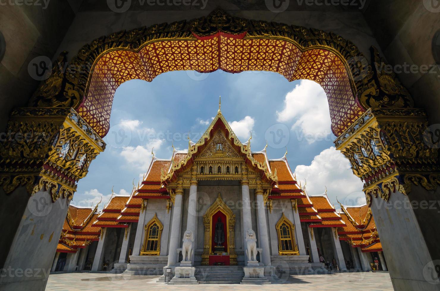 Wat Benjamabophit, il tempio di marmo a Bangkok, in Thailandia foto