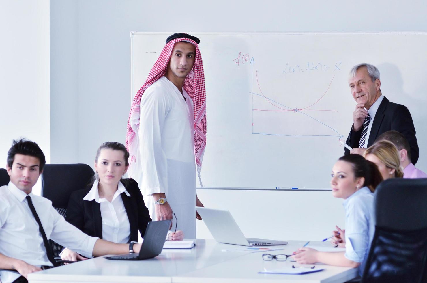 Arabo attività commerciale uomo a incontro foto