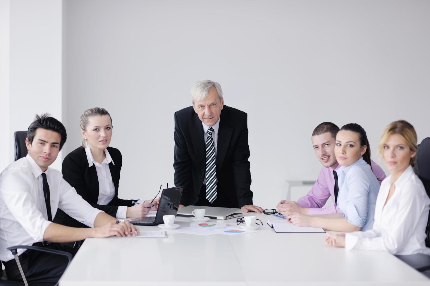 attività commerciale persone gruppo su incontro foto