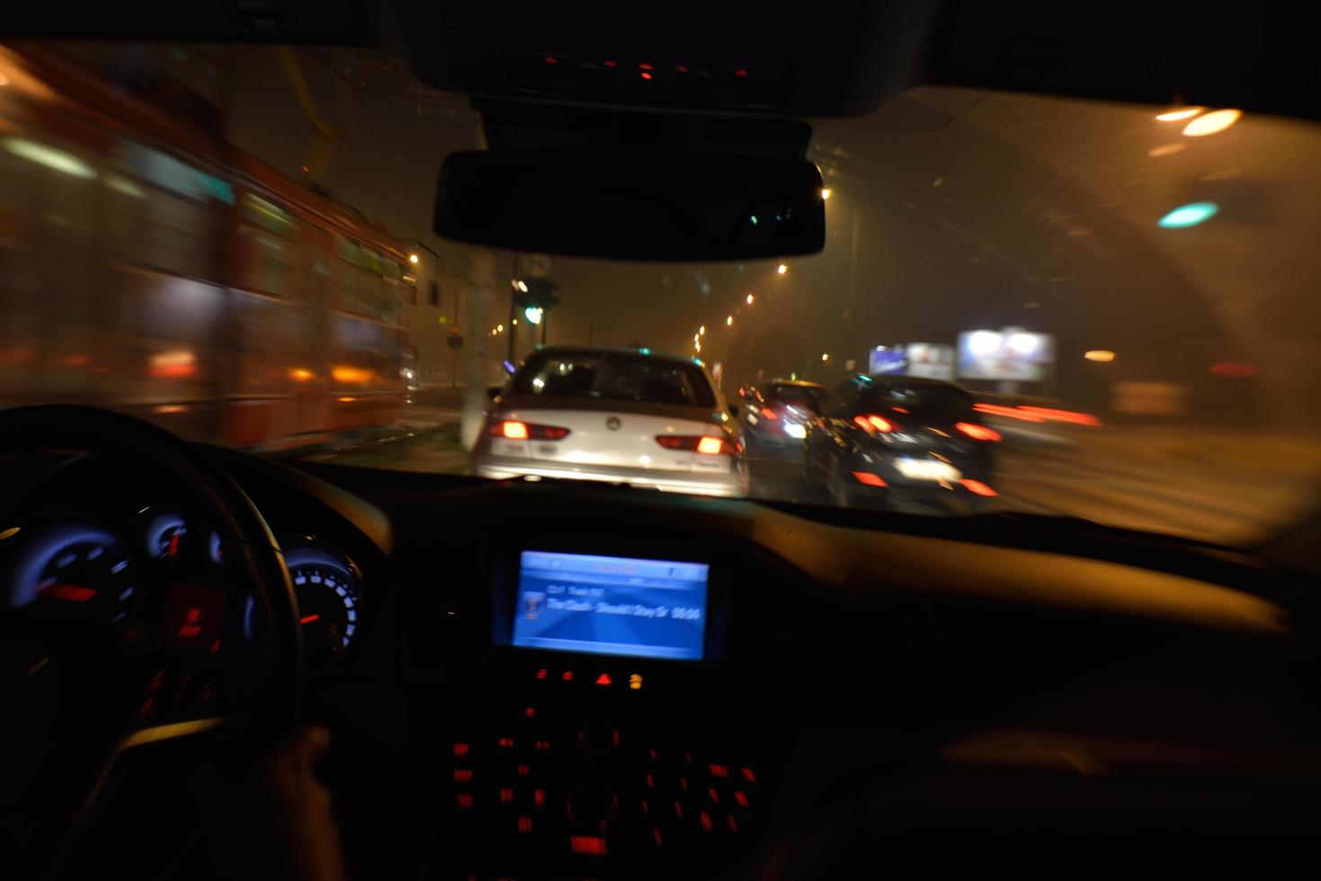 notte auto guida foto