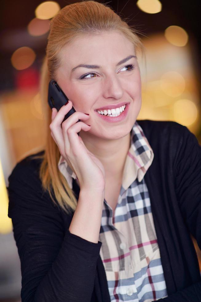 attività commerciale donna parlare di Telefono foto