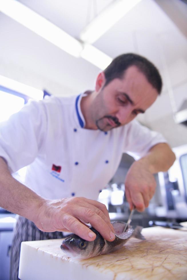 chef prepara il cibo foto