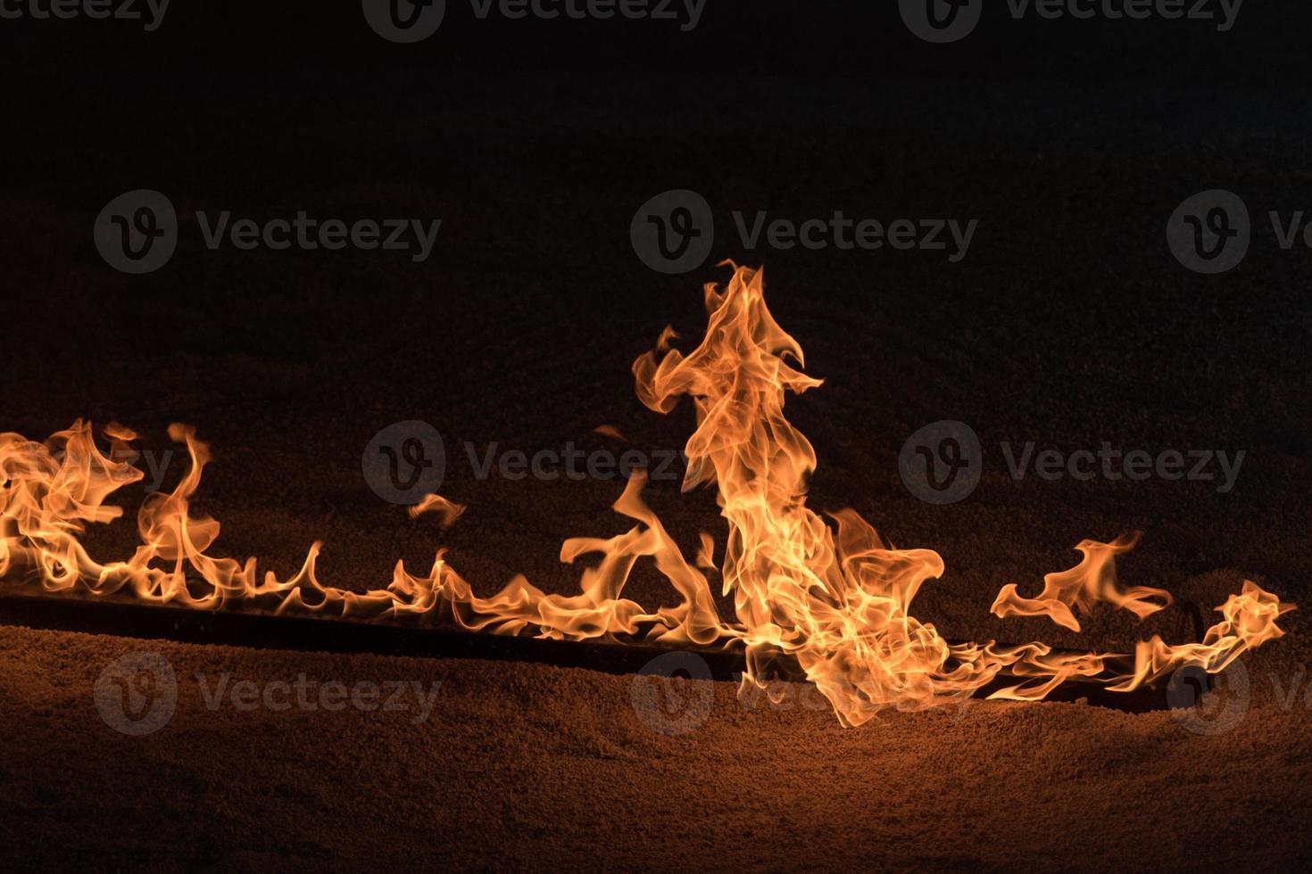 arancia fiamme su nero sfondo foto