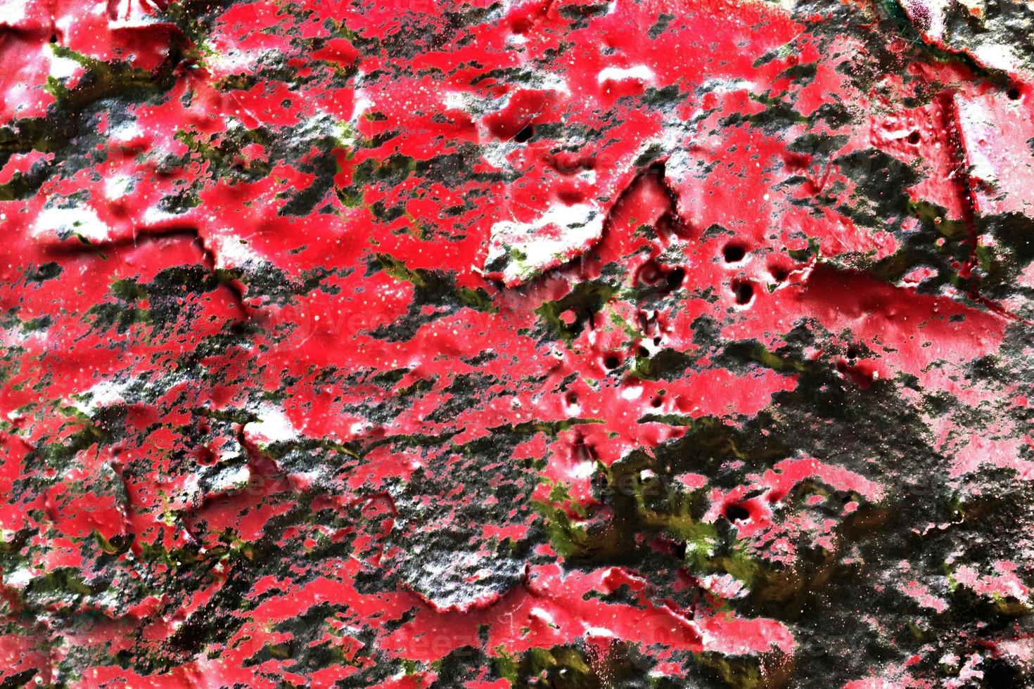 struttura di colorato graffiti dipingere su concreto e mattone muri nel rosso blu viola e argento foto