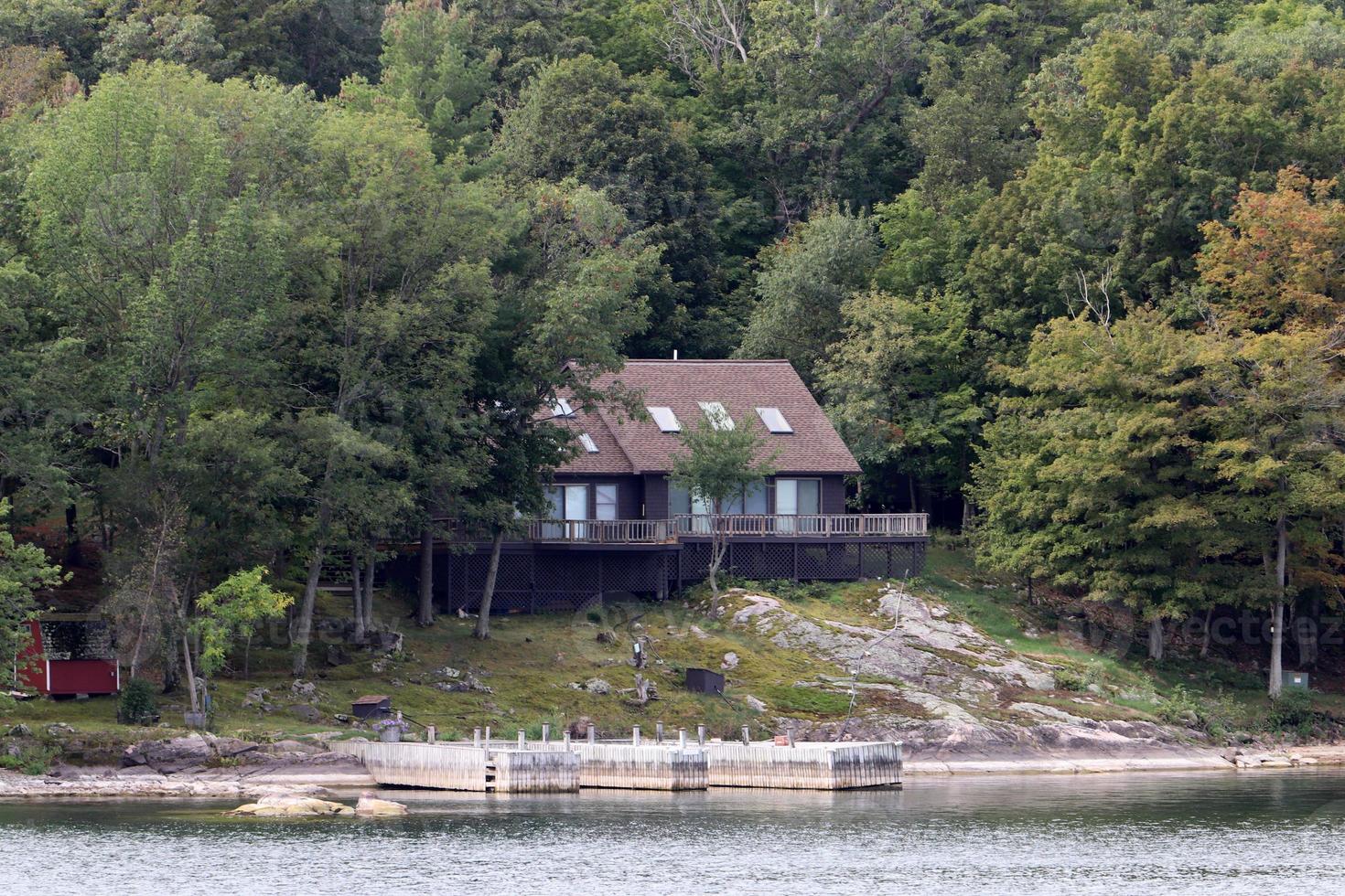 il mille isole è un arcipelago di isole quello allungare lungo il confine di Canada e il unito stati lungo il st. Lawrence fiume. foto