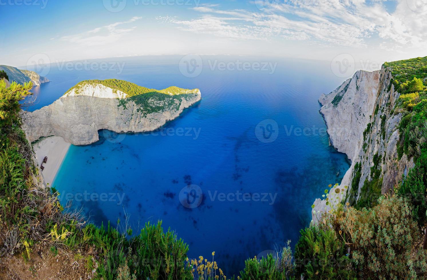 baia e vista mare dalle rocce foto