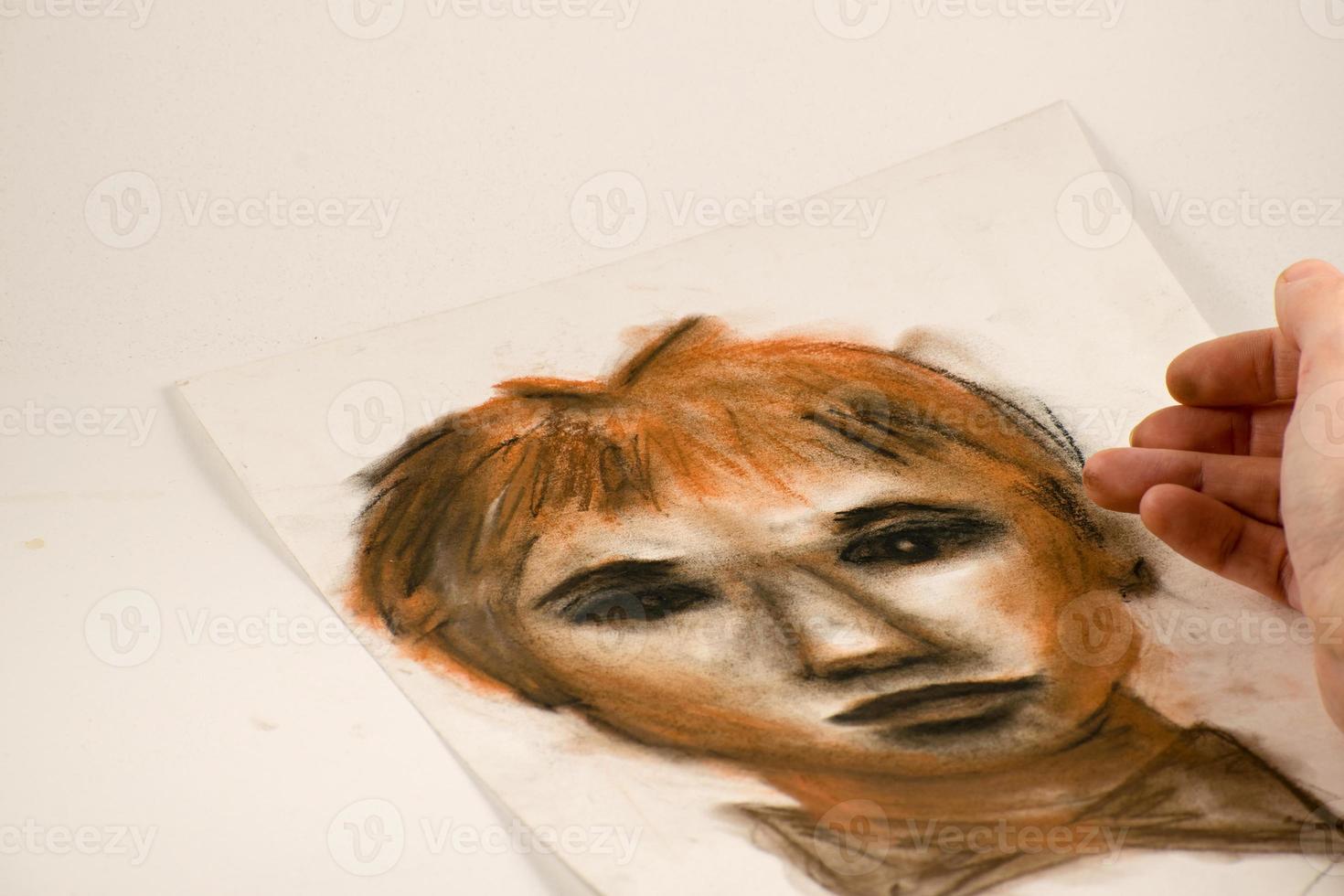 disegno di sanguigno matita e carbone. ritratto di un' uomo. foto