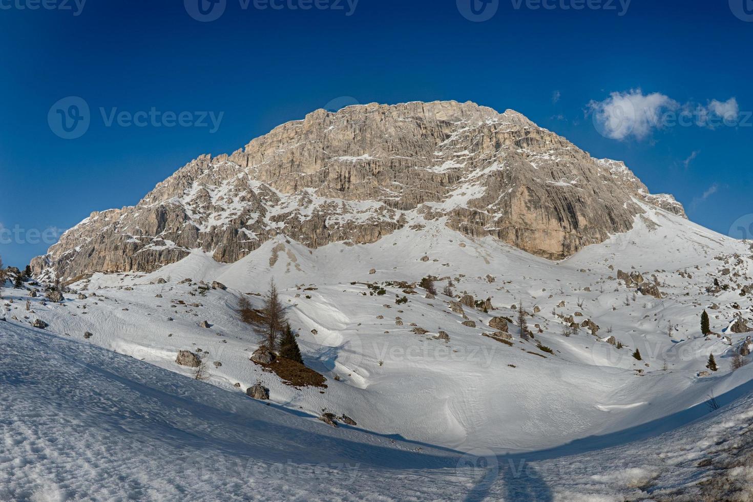 Dolomiti enorme vista panoramica nel periodo invernale foto