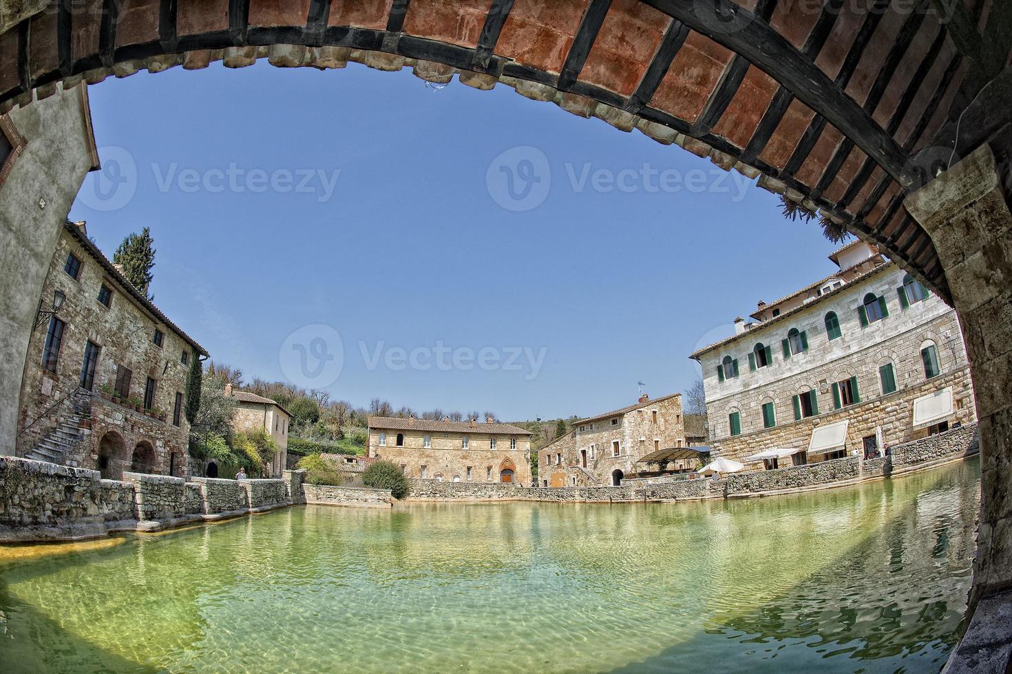 bagno vignoni vecchio piscina foto